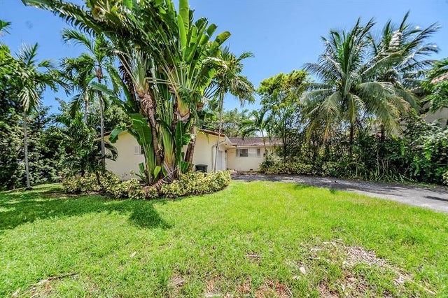 2 of 36 - 11660 Canal Dr, North Miami, FL