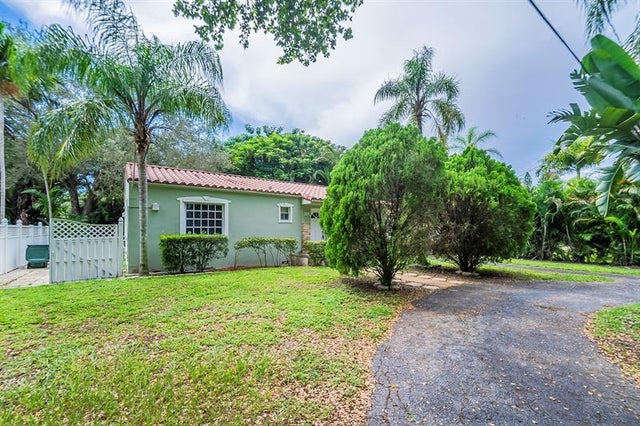 2 of 27 - 850 Ne 118th St, Biscayne Park, FL
