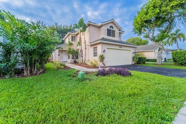 1 of 35 - 9358 Arborwood Cir, Davie, FL