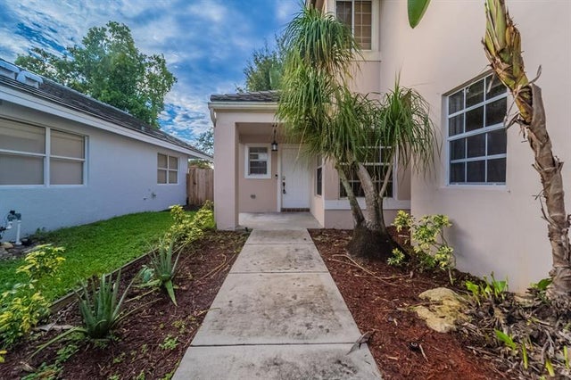 3 of 35 - 9358 Arborwood Cir, Davie, FL