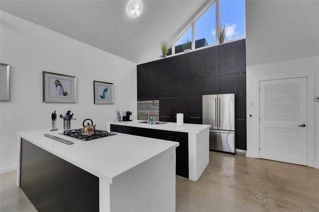 2 of 49 - 303 Sw 9th St, Fort Lauderdale, FL