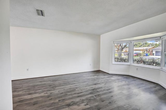4 of 48 - 7000 Nw 20th St, Sunrise, FL