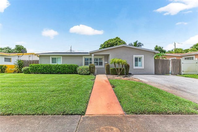 1 of 40 - 3951 Nw 33rd Ter, Lauderdale Lakes, FL