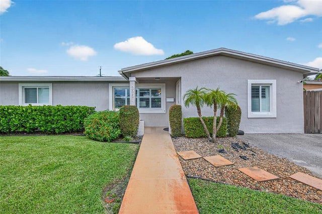 2 of 40 - 3951 Nw 33rd Ter, Lauderdale Lakes, FL