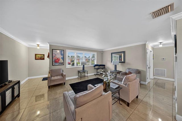 3 of 40 - 3951 Nw 33rd Ter, Lauderdale Lakes, FL