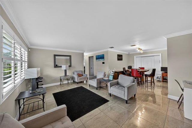 4 of 40 - 3951 Nw 33rd Ter, Lauderdale Lakes, FL