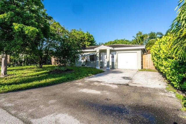 1 of 20 - 4581 Ne 3rd Ave, Fort Lauderdale, FL