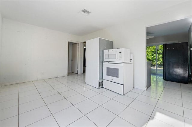 4 of 20 - 4581 Ne 3rd Ave, Fort Lauderdale, FL