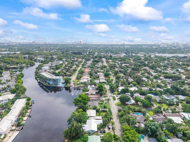 3 of 30 - 725 Ne 17th Ct, Fort Lauderdale, FL