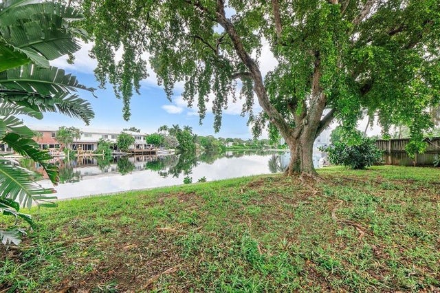 4 of 30 - 725 Ne 17th Ct, Fort Lauderdale, FL