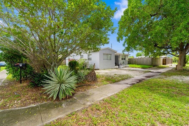 1 of 34 - 3480 Sw 15th St, Fort Lauderdale, FL