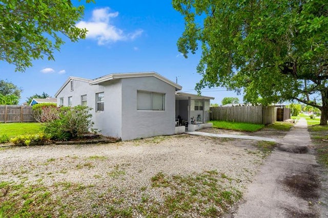 2 of 34 - 3480 Sw 15th St, Fort Lauderdale, FL