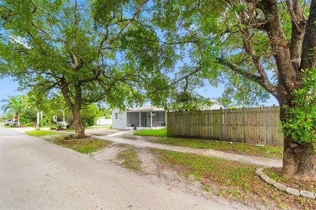 3 of 34 - 3480 Sw 15th St, Fort Lauderdale, FL
