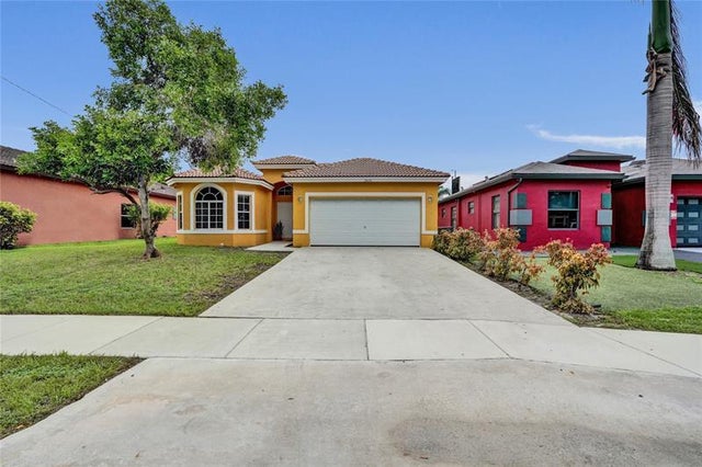 1 of 38 - 3020 Nw 10th Ct, Fort Lauderdale, FL