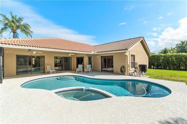 4 of 28 - 3958 Nw 57th St, Coconut Creek, FL