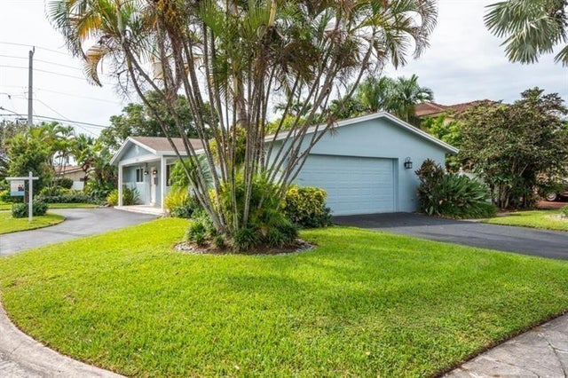 1 of 32 - 818 N 12th Ave, Hollywood, FL