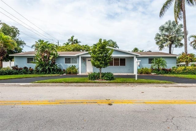 2 of 32 - 818 N 12th Ave, Hollywood, FL
