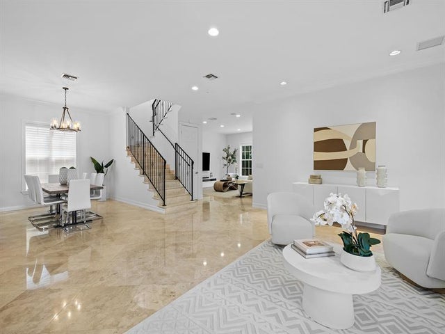 3 of 31 - 810 Se 5th Ct, Fort Lauderdale, FL