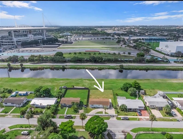 2 of 23 - 2360 Nw 204, Miami Gardens, FL