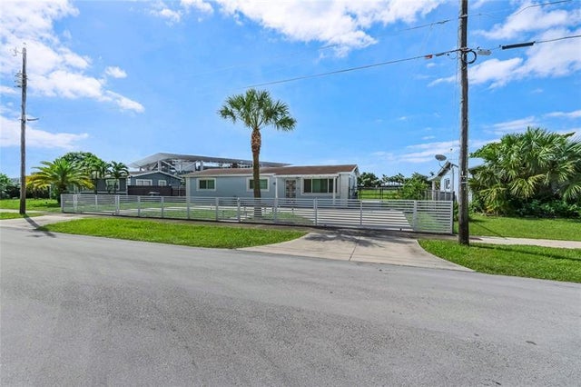3 of 23 - 2360 Nw 204, Miami Gardens, FL