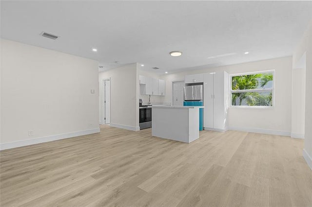 2 of 41 - 2941 Nw 11th Ct, Fort Lauderdale, FL