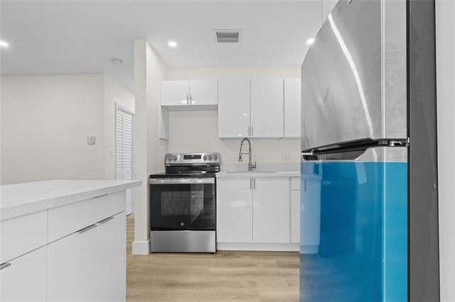 3 of 41 - 2941 Nw 11th Ct, Fort Lauderdale, FL