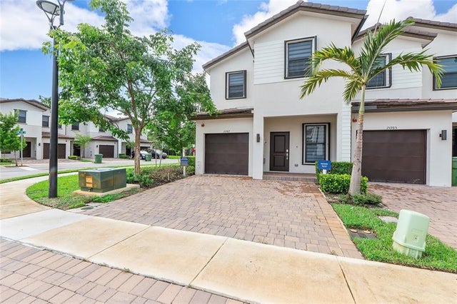 1 of 29 - 15987 Sw 2nd Place, Pembroke Pines, FL