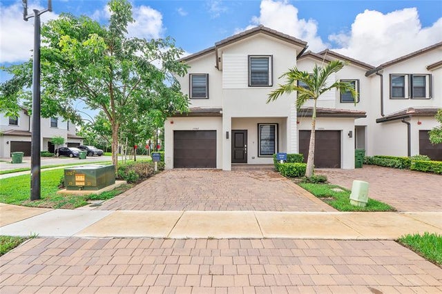 2 of 29 - 15987 Sw 2nd Place, Pembroke Pines, FL