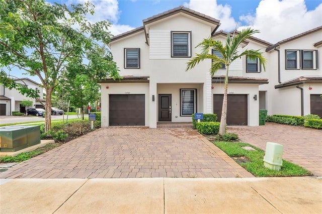 4 of 29 - 15987 Sw 2nd Place, Pembroke Pines, FL