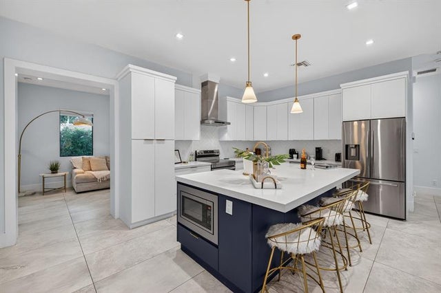 5 of 54 - 4620 Ne 4th Av, Oakland Park, FL