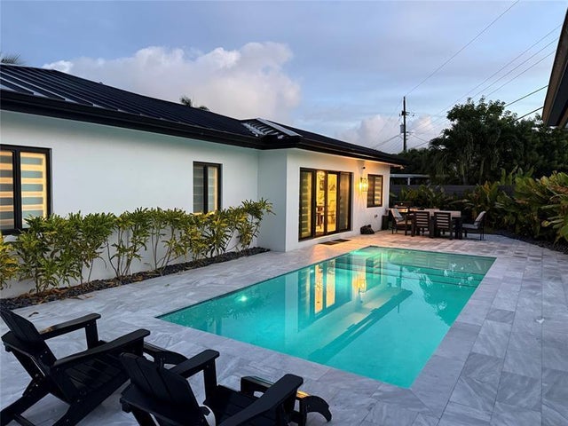 3 of 51 - 4550 Ne 3rd Ave, Oakland Park, FL