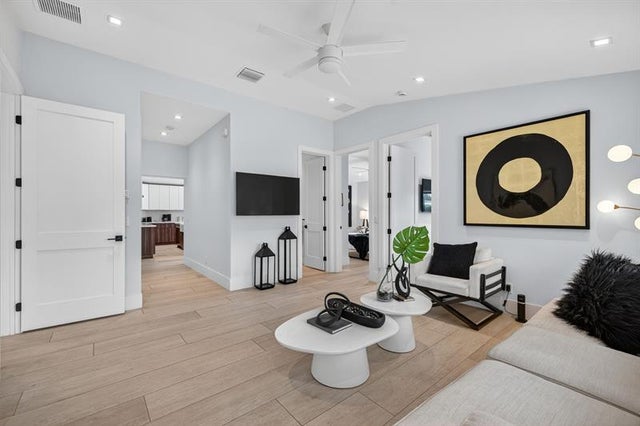 4 of 51 - 4550 Ne 3rd Ave, Oakland Park, FL