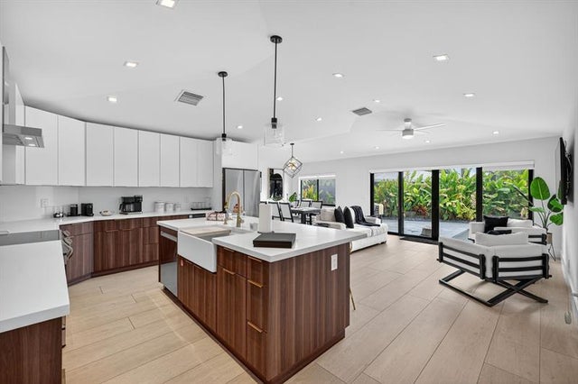 5 of 51 - 4550 Ne 3rd Ave, Oakland Park, FL