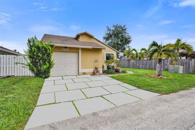 1 of 32 - 10921 Sw 10th Ct, Pembroke Pines, FL