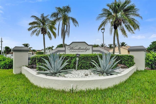 2 of 32 - 10921 Sw 10th Ct, Pembroke Pines, FL