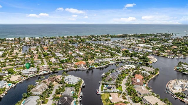 3 of 99 - 3211 Ne 27th Ave, Lighthouse Point, FL
