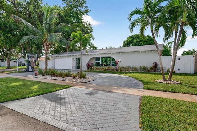 2 of 48 - 8800 Nw 5th St, Pembroke Pines, FL