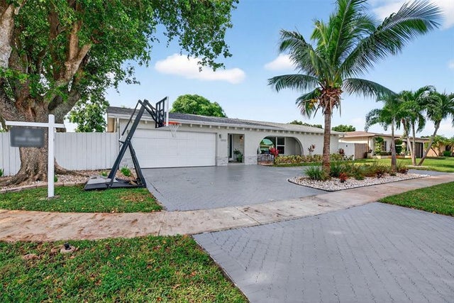 3 of 48 - 8800 Nw 5th St, Pembroke Pines, FL