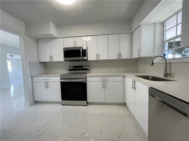 4 of 24 - 841 Ne 51st St, Deerfield Beach, FL