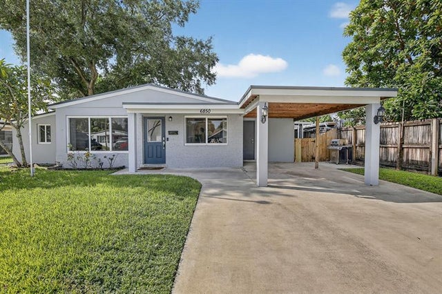 2 of 37 - 6850 Atlanta St, Hollywood, FL