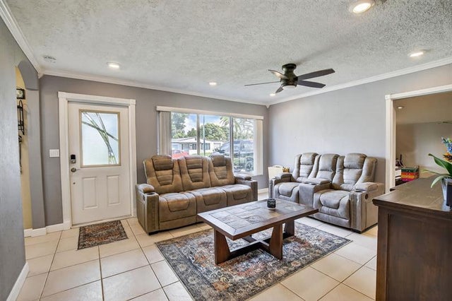 4 of 37 - 6850 Atlanta St, Hollywood, FL