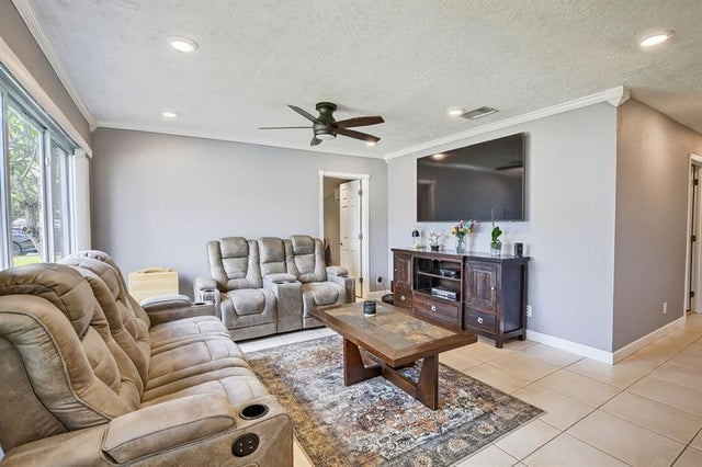 5 of 37 - 6850 Atlanta St, Hollywood, FL