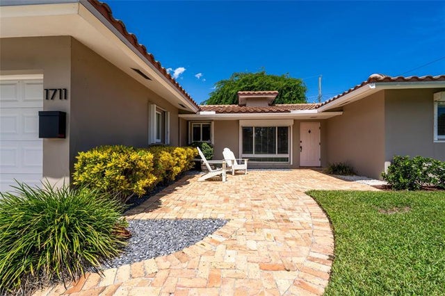 2 of 32 - 1711 Ne 40th Ct, Oakland Park, FL