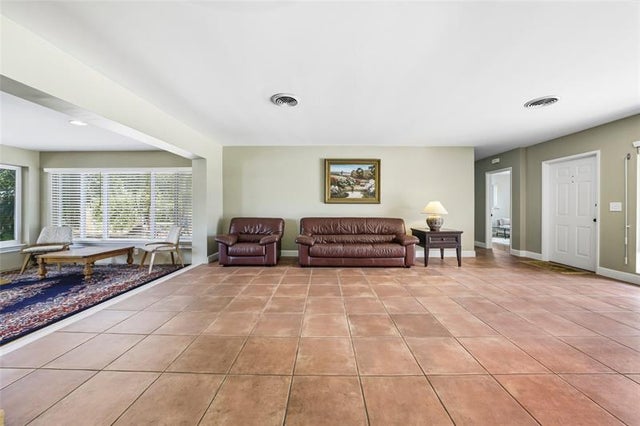 5 of 32 - 1711 Ne 40th Ct, Oakland Park, FL