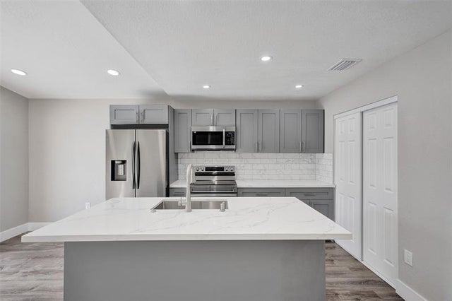 3 of 40 - 2614 W 65th St, Hialeah, FL