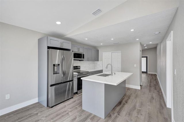 5 of 40 - 2614 W 65th St, Hialeah, FL