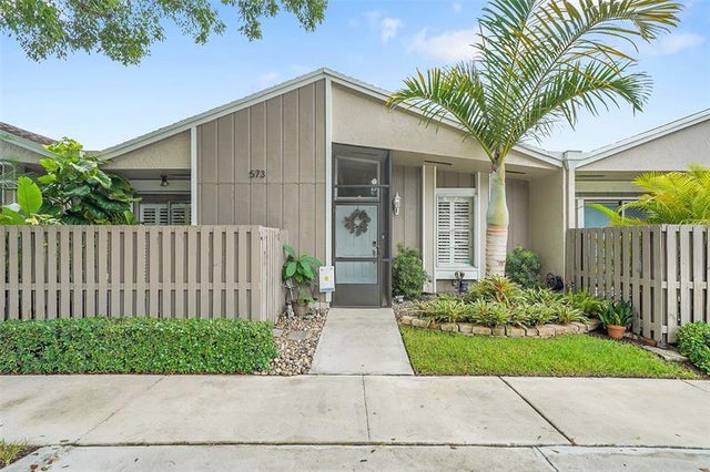 1 of 36 - 573 Woodgate Cir, Fort Lauderdale, FL
