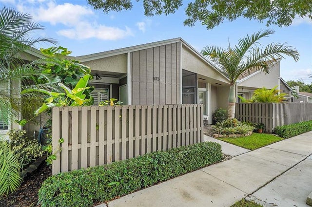 4 of 36 - 573 Woodgate Cir, Fort Lauderdale, FL