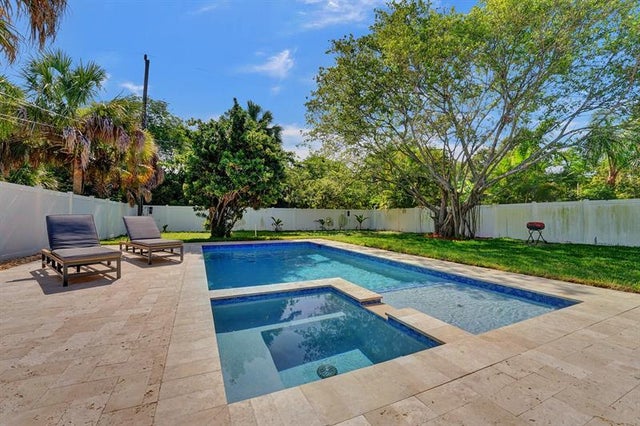 1 of 71 - 822 Nw 6th Ave, Dania, FL