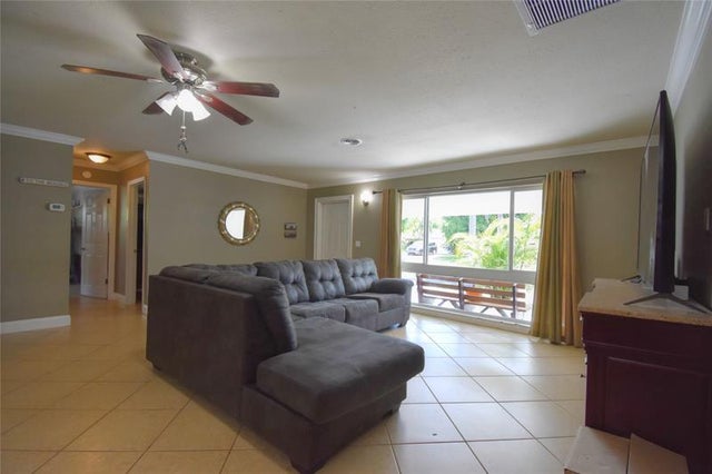 3 of 39 - 301 Se 12th St, Deerfield Beach, FL